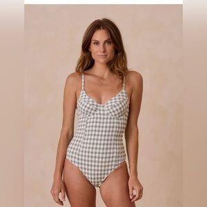 RYLEE + CRU
Underwire One-Piece | Eucalyptus Check
Size small